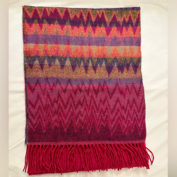 Colorful Zigzag Patterned Scarf - Picture 3 of 9
